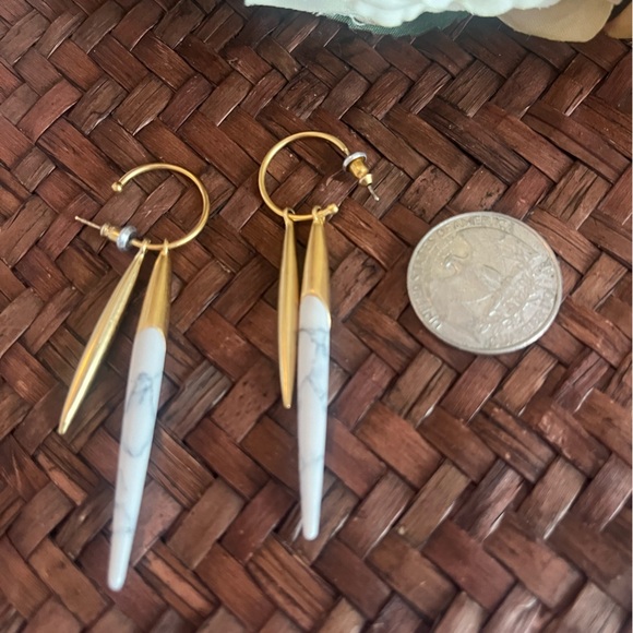 Stella & Dot Elegant Gold and Silver Pendant Necklace Set & Earrings - Picture 8 of 11